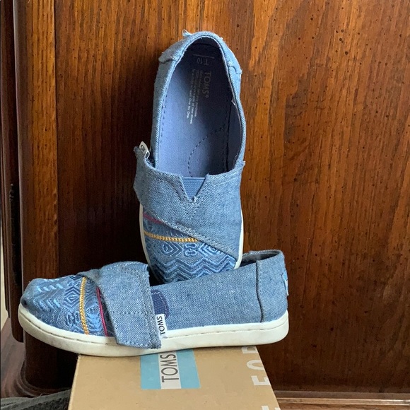 Toms - Picture 2 of 4